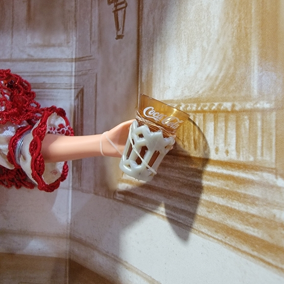 Soda Fountain Sweetheart Barbie - Picture 4 of 8